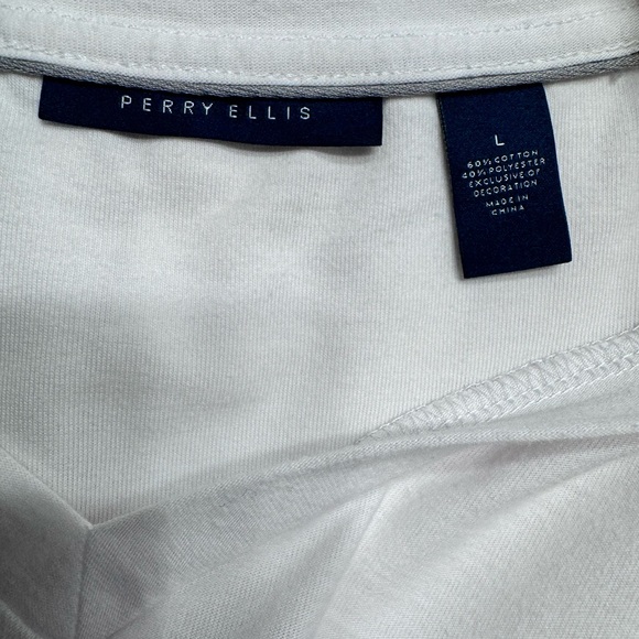 Perry Ellis Men’s White Short Sleeve V-neck Shirt w/ Striped Detailing Sz Large - Picture 5 of 7